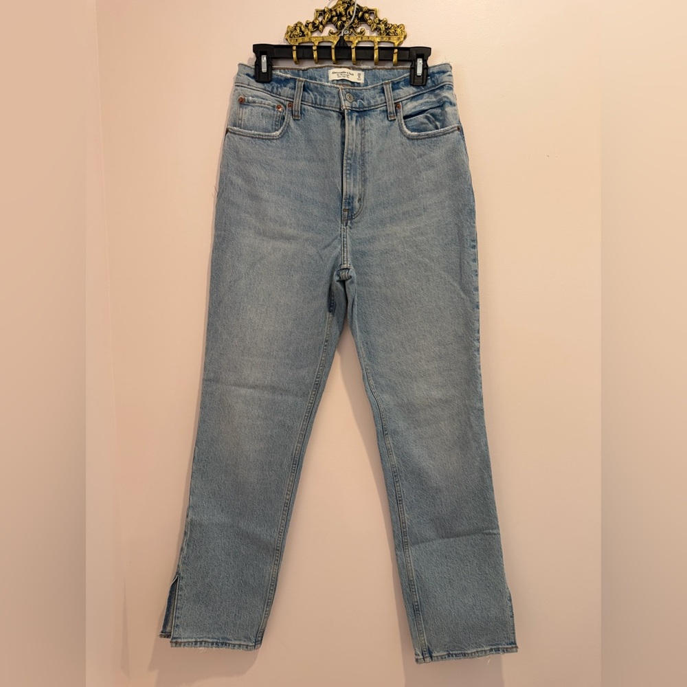 Abercrombie & Fitch 90’s Straight Ultra High Rise with Slit, Light Wash - Size 8